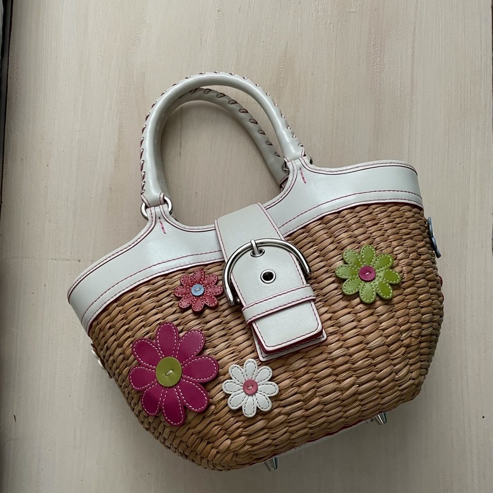 RARE! Coach Flower straw purse. Used only once! 🌸